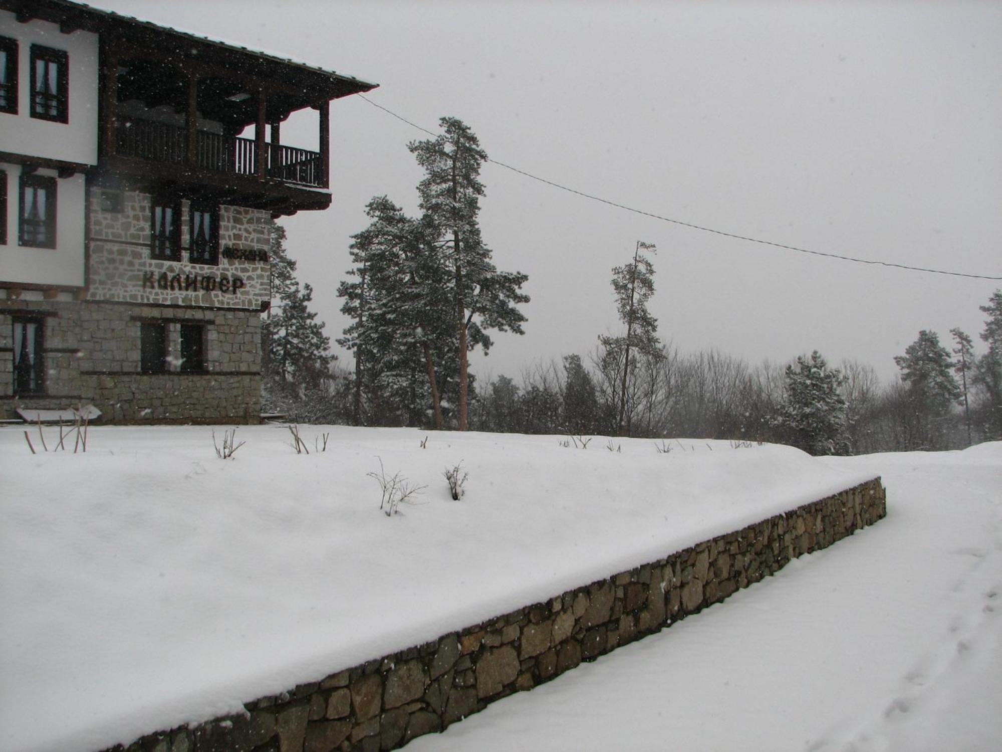 Family Hotel Kalifer Kalofer Exterior foto