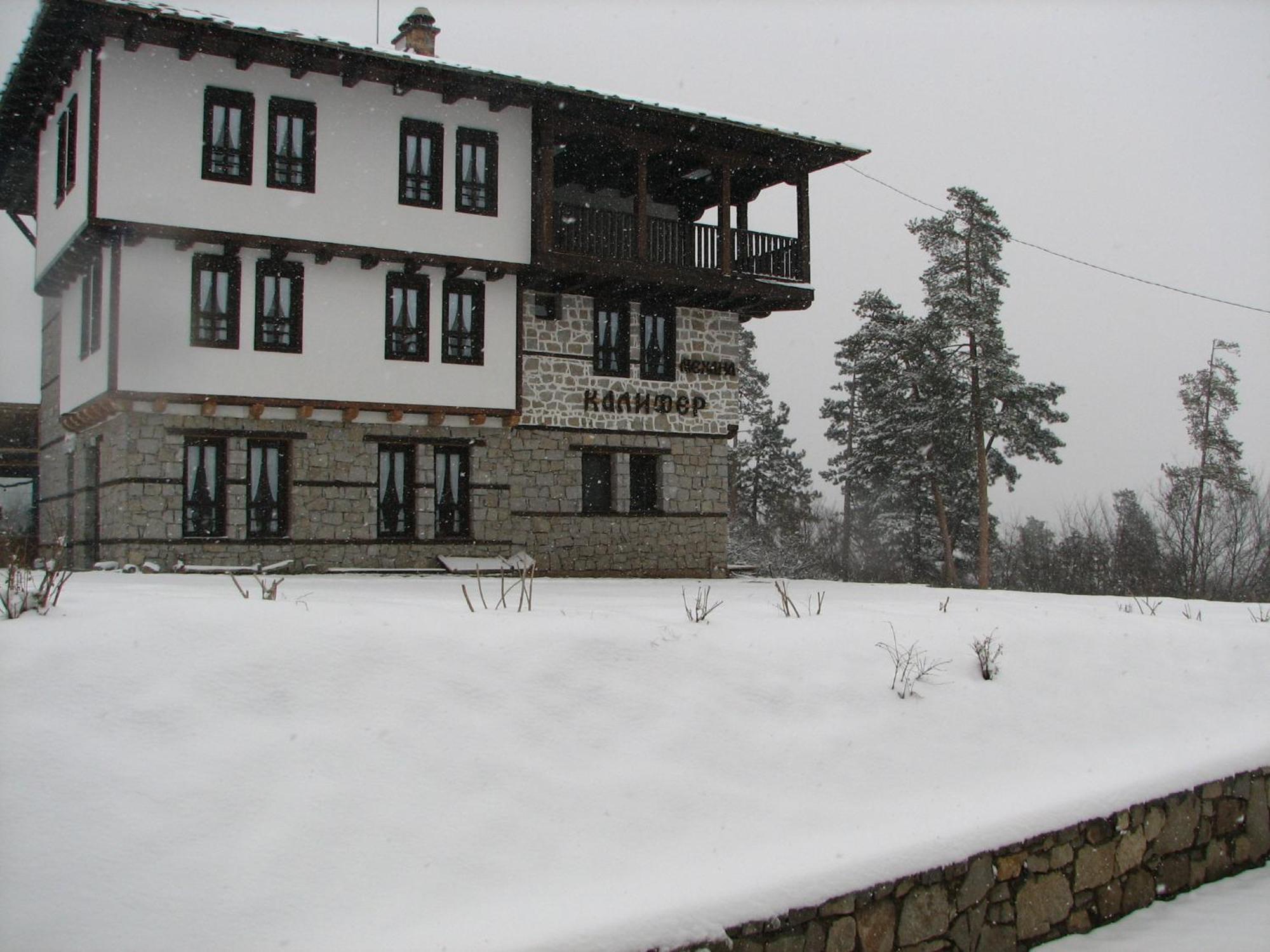 Family Hotel Kalifer Kalofer Exterior foto