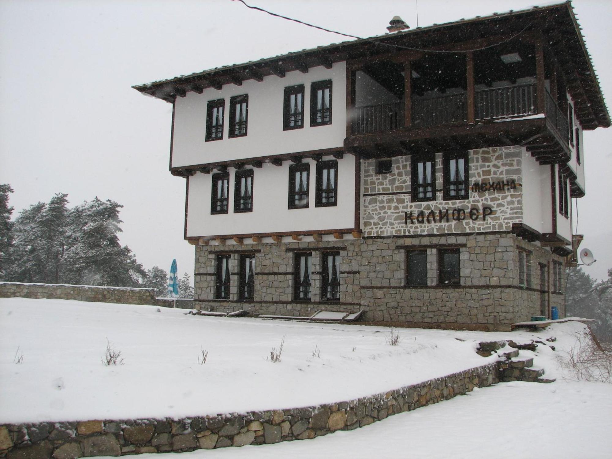 Family Hotel Kalifer Kalofer Exterior foto