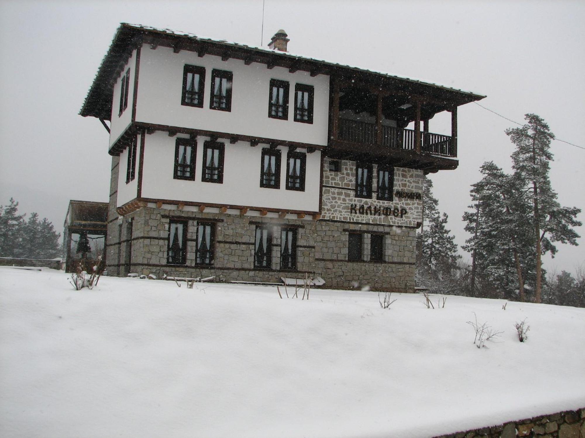 Family Hotel Kalifer Kalofer Exterior foto