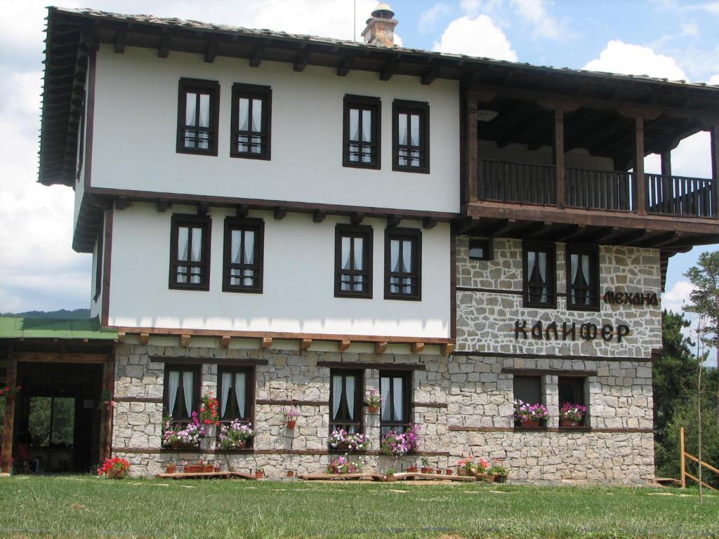 Family Hotel Kalifer Kalofer Exterior foto