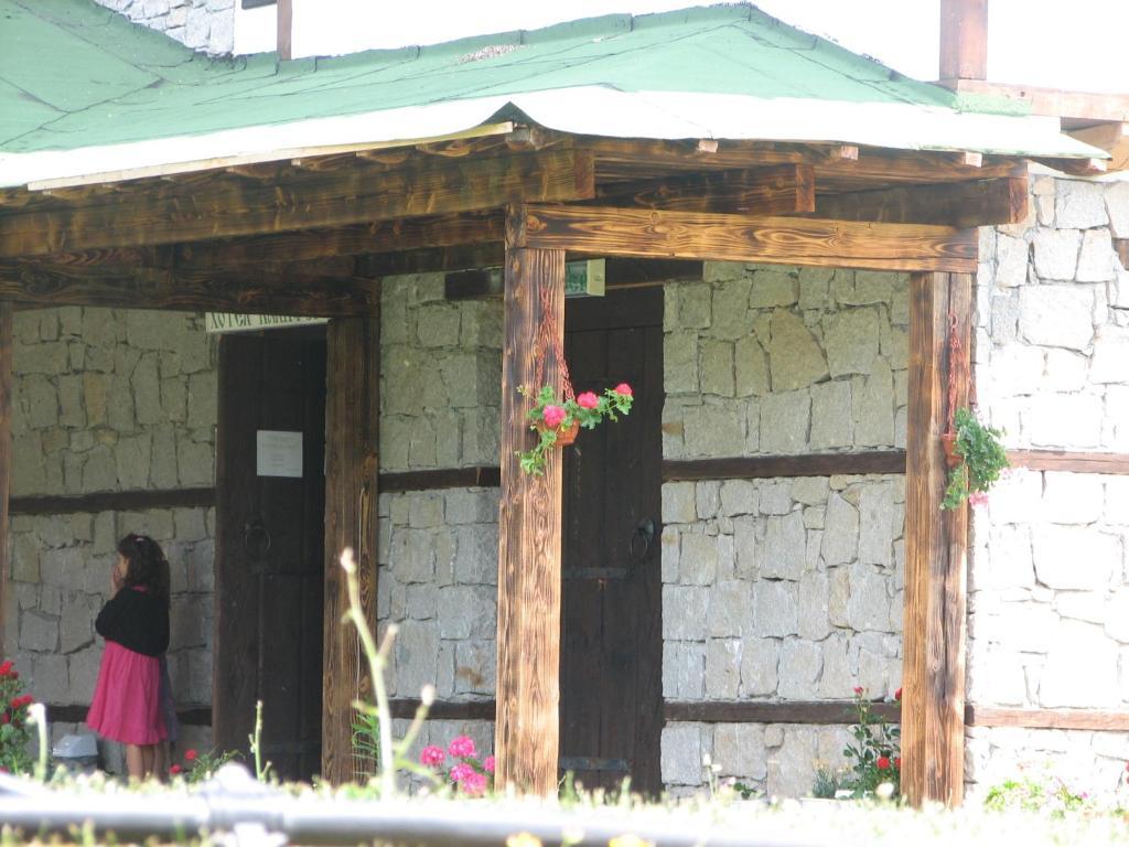 Family Hotel Kalifer Kalofer Exterior foto