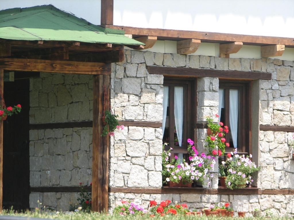 Family Hotel Kalifer Kalofer Exterior foto