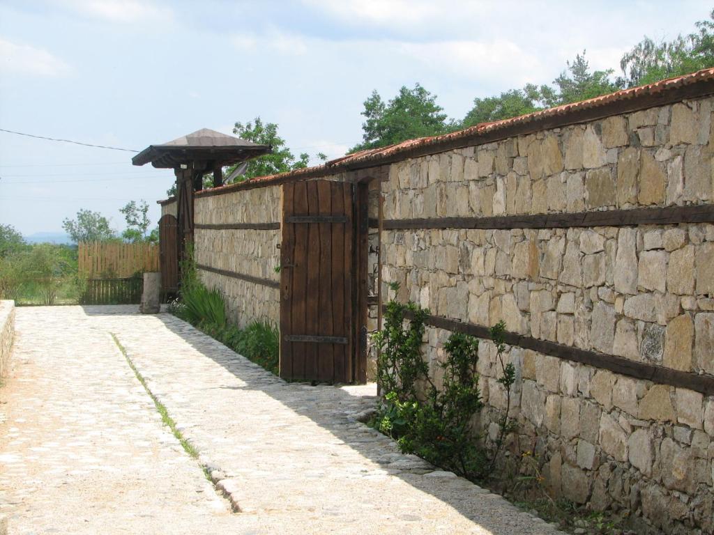 Family Hotel Kalifer Kalofer Exterior foto
