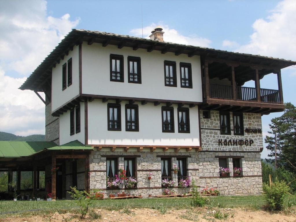 Family Hotel Kalifer Kalofer Exterior foto